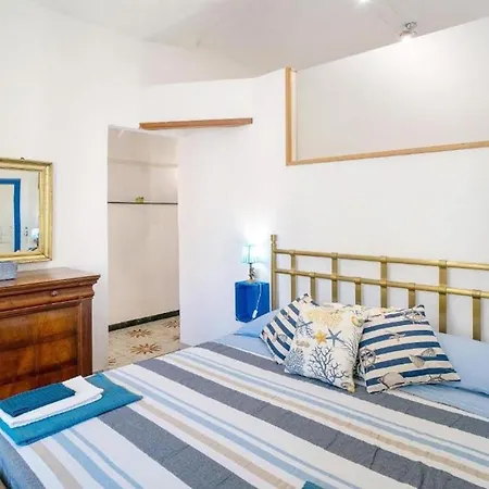 아파트 Host4u - Ligurian House With Garden In