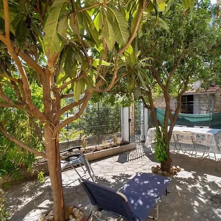 Апартаменты Host4u - Ligurian House With Garden In Империя